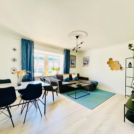 Aday - Modern 2 Bedroom Charming Central Apartment With Public Parking Олбор Екстериор снимка